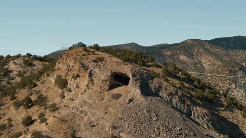 Cliff Cave (Ascending Sweep) 動画素材 221119862