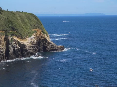 Cliff covered in grass, blue sea and sky, Jogashima island, Miura Peninsula Stock-Footage 80618691