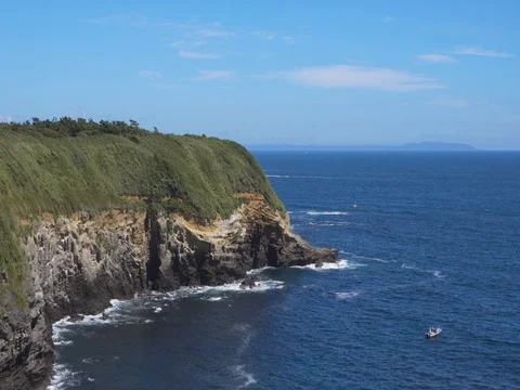 Cliff covered in grass, blue sea and sky, Jogashima island, Miura Peninsula Stock-Footage 80618720