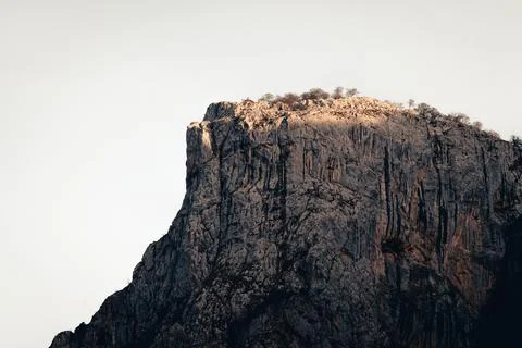 Cliff   edge   under   the   sun Stock-Fotos