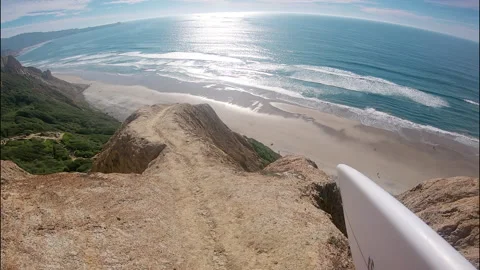 Cliff hike down to Blacks Beach 库存影片 280720059