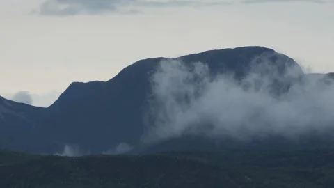 Cliff with mountain in blue tones and clouds static shot handheld Gros Morne 库存影片 293659092
