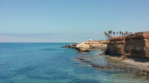 Cliff in the ocean Stockbeeldmateriaal 160292378