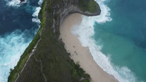 Cliff with road to Kelingking Beach Bali 動画素材 246643653
