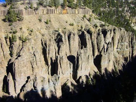 A cliff with some trees in the mountains Foto stock