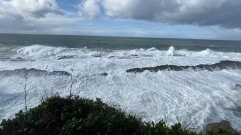 Cliff top view of big waves on the Oregon Coast and blue sky Stock-Footage 329449118