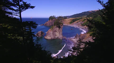 Cliff View of Blue Ocean, Southern Oregon Video stock 35288024