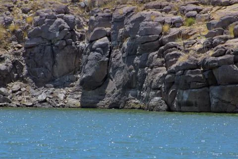 Cliff by the water's edge Foto stock