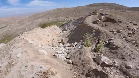 A cliff where it is possible to descend from the top of the mountains. Stock Footage 170568784
