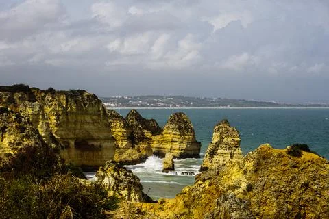 Cliffs and Atlantic ocean in Lagos, Portugal Foto stock
