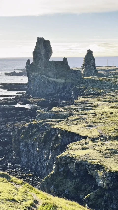 Cliffs and volcanic rock formations in Snæfellsjökull National Park 動画素材 320150407