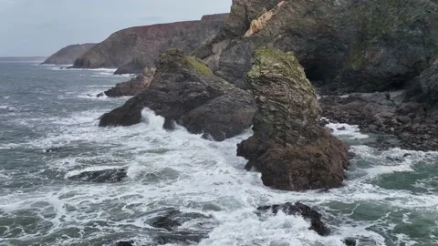 Cliffs and Waves in Slow Motion, St. Agnes Heritage Coast, Saint Agnes, Cornwall Stockbeeldmateriaal 228379524