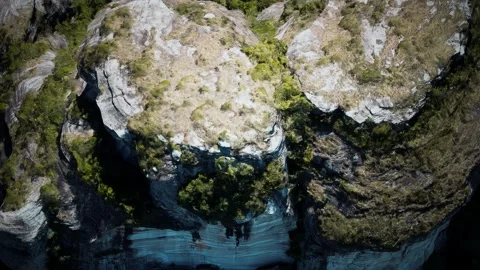 Cliffs at the atlantic Ocean coast Algarve Portugal Vídeo Stock 144635116