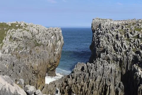 The Cliffs of Hell with beautiful rock formations and coves in Ribadesella .. Fotos Stock