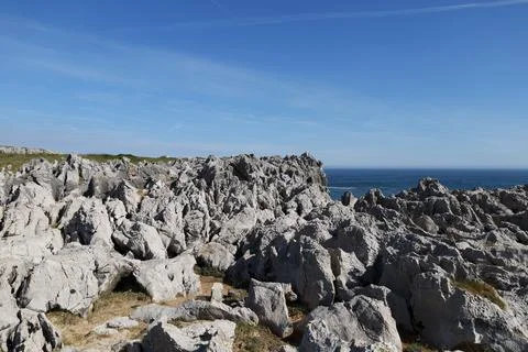 The Cliffs of Hell with beautiful rock formations and coves in Ribadesella .. Fotos Stock