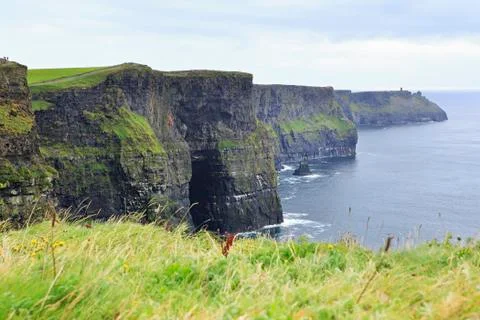 Cliffs of Moher and Atlantic Ocean. Fotos Stock