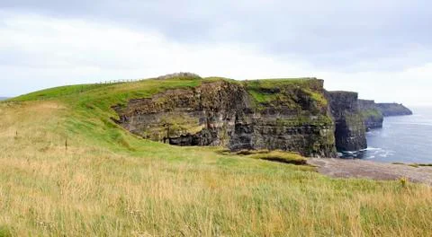 Cliffs of Moher and Atlantic Ocean. Fotos Stock