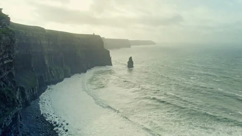 Cliffs of Moher Drone Shot Moving Left Vídeos de archivo 333351274