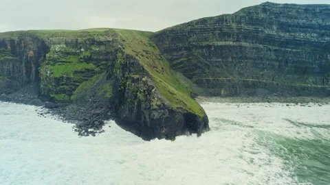 Cliffs of Moher Orbit Drone Shot Vídeos de archivo 333351268
