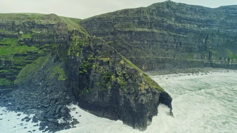 Cliffs of Moher Push Forward Drone Shot Vídeos de archivo 333352011
