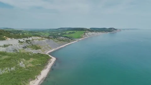 Cliffs over  Jurassic Coast from a drone, Jurassic Coast, Lyme Regis, Dorset, UK 库存影片 250411152