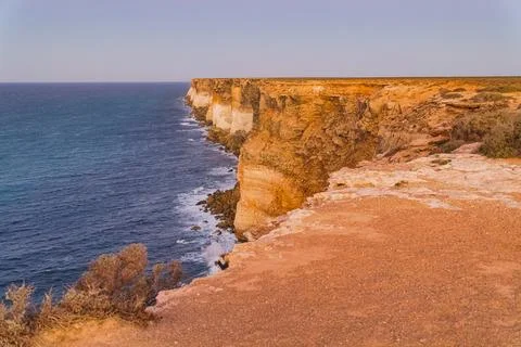 Cliffs Overlooking the Ocean at Nullarbor, Australia Fotos Stock