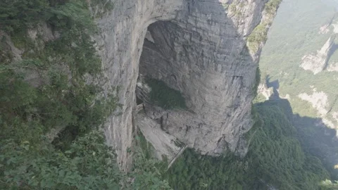 Cliffs revealing, high angle Tianmen Mountain Zhangjiajie China Dramatic Forest Stock-Footage 330919824