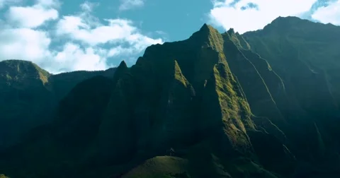 Cliffs sailing along Na Pali coast in Kauai Vídeos de archivo 61218560