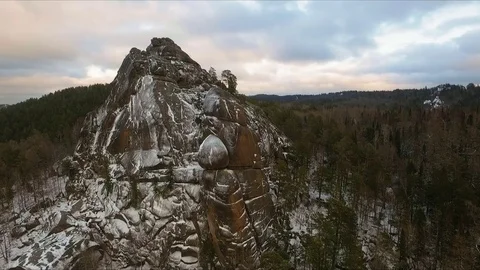Cliffs of the Stolby nature reserve Video stock 83792104