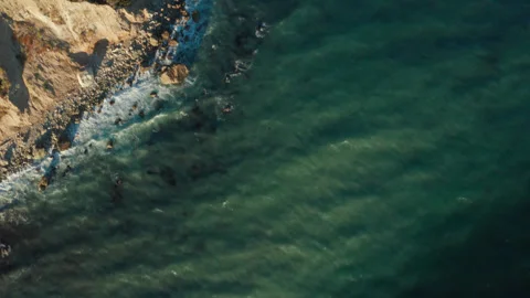 Cliffside and Ocean Waves in Big Sur, CA - Drone Aerial Top Down Overhead Stockbeeldmateriaal 280096309