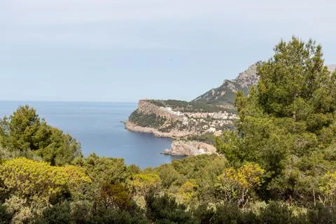 Cliffside hotel complex at Port de Soller, Mallorca, Spain Foto stock