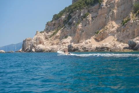 Cliffside Over Blue Sea Foto stock