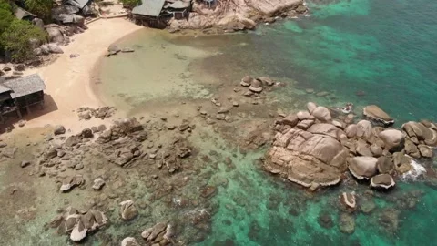 Cliffs/rocks in a Bay of KohTao Видео 151049006