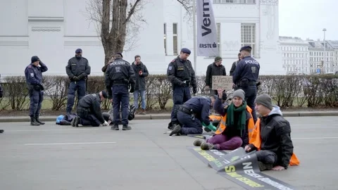 Climate activists "Letzte Generation" - "Last Generation" blocking streets 스톡 동영상 232998239