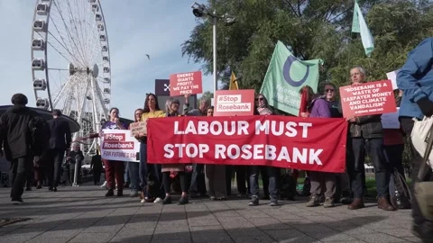 Climate activists outside Labour conference call on Government to stop Rosebank 库存影片 346604104