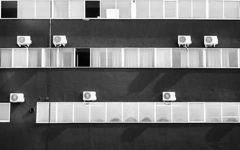 Climate controlled building with many units and windows Foto stock