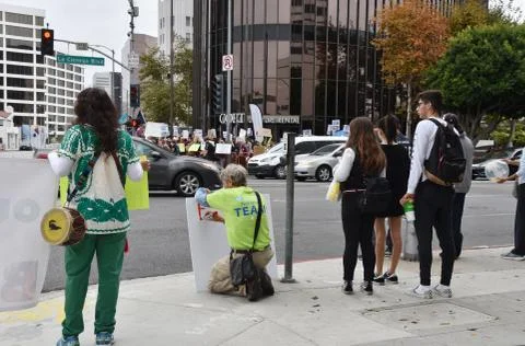 Climate protesters creating signs 스톡 사진