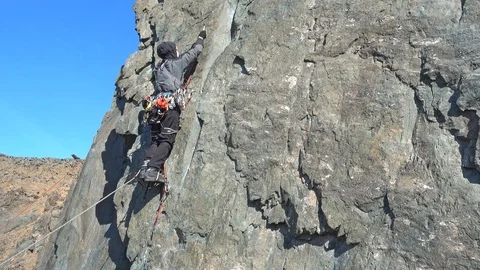 Climber On The Cliff Видео 98411777