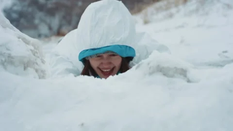 Climber clinging to icy ledge in freezing conditions. Individual desperately Video stock 342740438