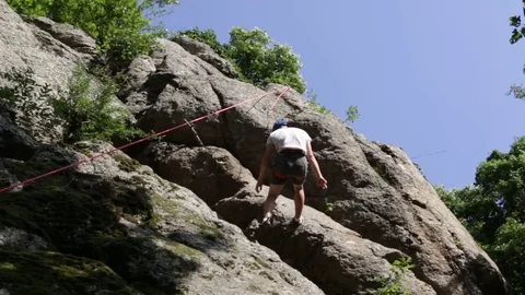 The climber descends to the base Stock-Footage 80864601