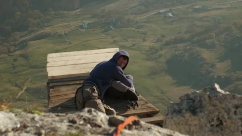 A climber on the edge of a cliff, a man on the edge of a mountain Stock Footage 171637109