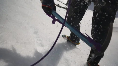 Climber ice picking in the snow Video stock 55539329
