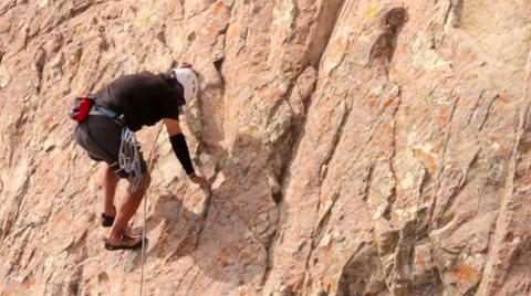 Climber practicing in a face of the Bernal rock. Stock-Footage 60703633