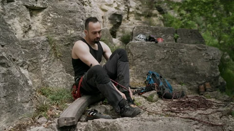 Climber preparing for rock climb Video stock 152556875