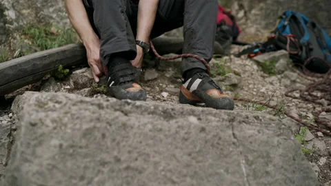 Climber preparing for rock climb Video stock 152563345