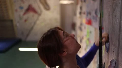 Climber pushes through fatigue on the wall. Stock Footage 339287781