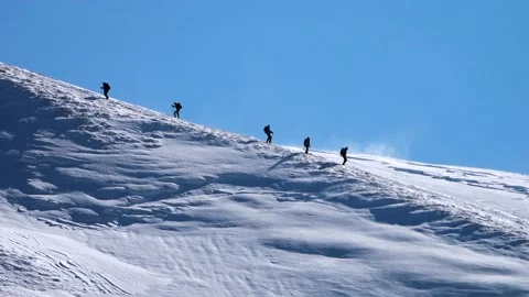 Climbers on the ice 1 Vídeos de archivo 148498252