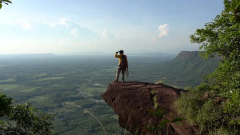 Climbers in uniform and abseiling in the Phu Lanka National park of Thailand Vídeos de archivo 133801016