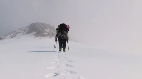 Climbers walk Видео 57641074