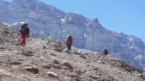 Climbing to Aconcagua. Argentina 库存影片 58763778